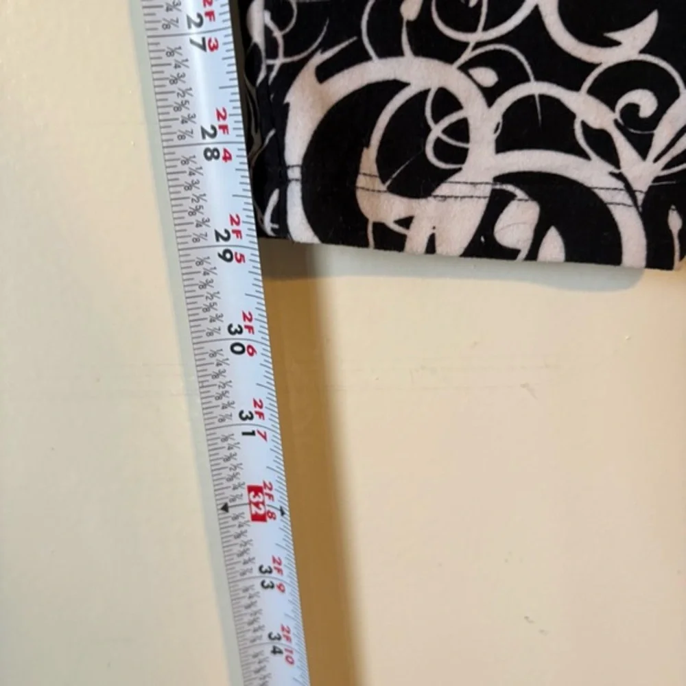 LuLaRoe Leggings Swirl Pattern Womens Tall & Curvy Black White EUC pre-owned HTF